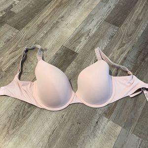 Victoria’s Secrets T-shirt bra 32DDD